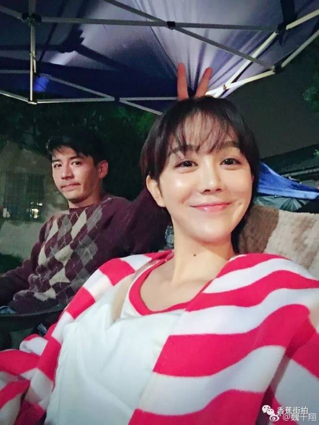 chicbanana白色情人节特辑:"丧燃夫妇"姜妍&魏千翔高能发糖有多甜?
