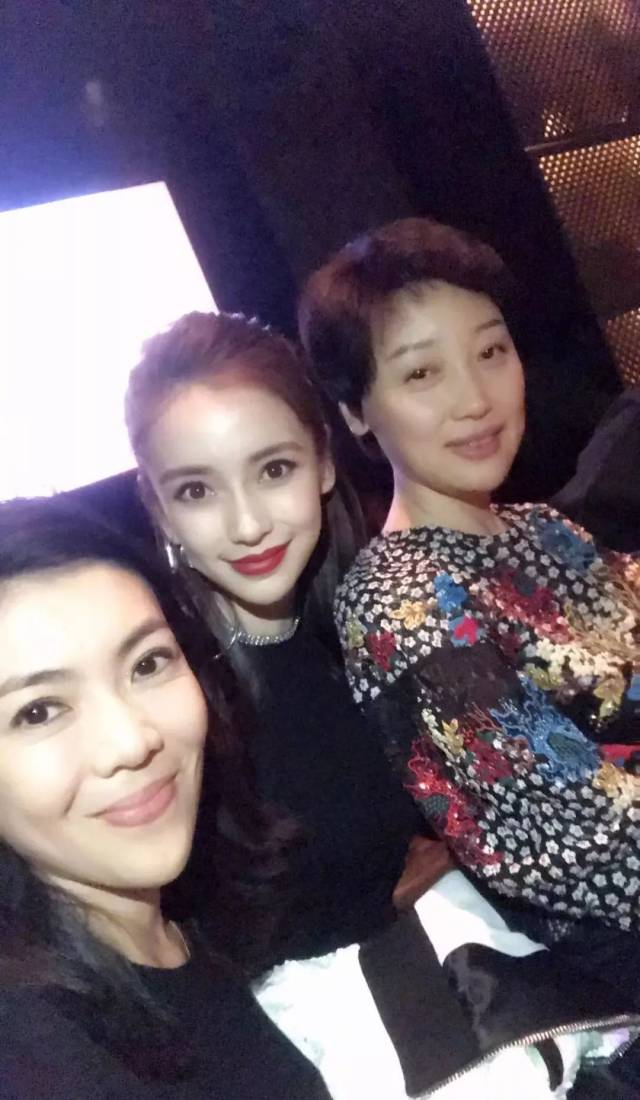 这张照片苏芒的脸要比高圆圆大一圈吧. 衫并不可怕,谁丑谁尴尬.