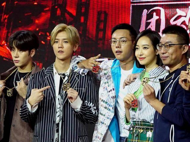 鹿晗合照又踮脚,陈伟霆夸赞:你也很帅!这俩导师太默契了