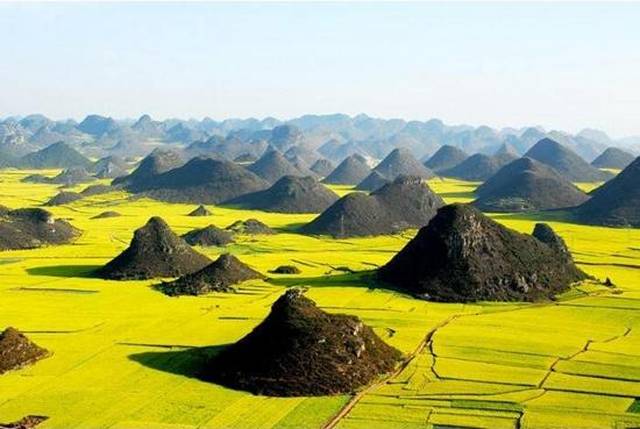 金鸡峰(罗平峰林的核心景区.早上拍日出全景.