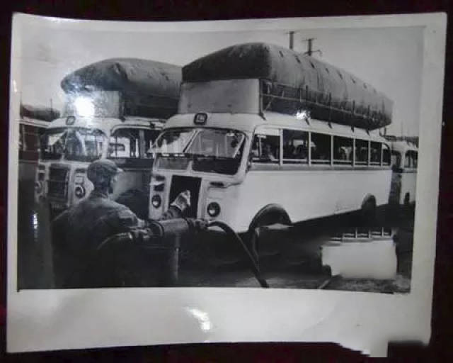 中国50,60年代的城市公交汽车,从画风见证历史改变