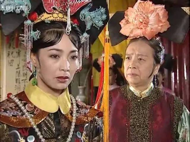而且,过去我们看《还珠格格》,一直觉得皇后和容嬷嬷是反派.