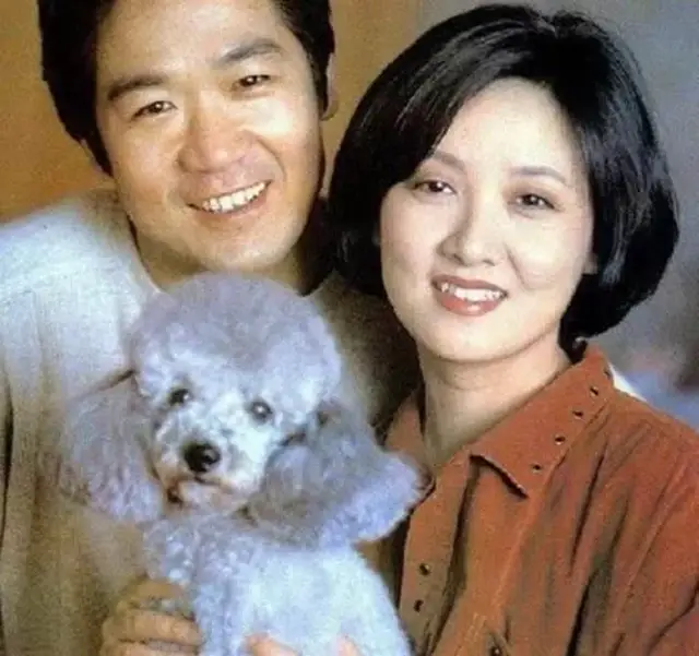 邓婕60岁才穿上婚纱,只换来了继子的8个字,张国立还劝