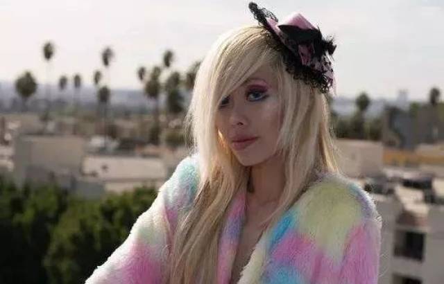 中外混血女孩整容成芭比，竟因看不起自己的亚洲脸