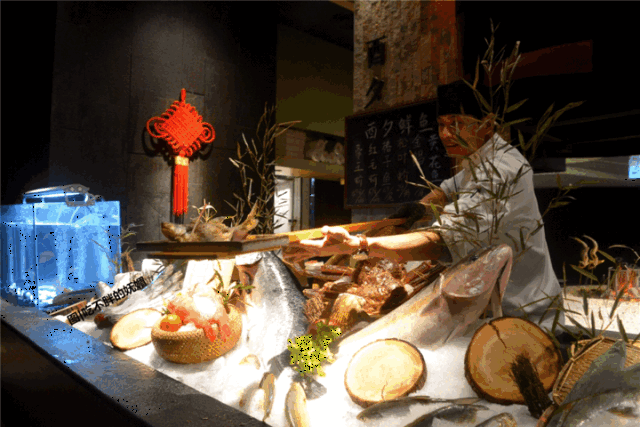 围炉吃烤鱼,上菜用船桨,原来你是这样的炉端烧!-美食
