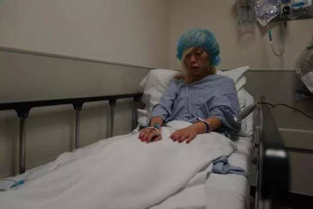 中外混血女孩整容成芭比，竟因看不起自己的亚洲脸