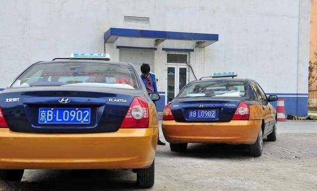 出门遇到和自己一模一样的车牌?赶紧打110报警!