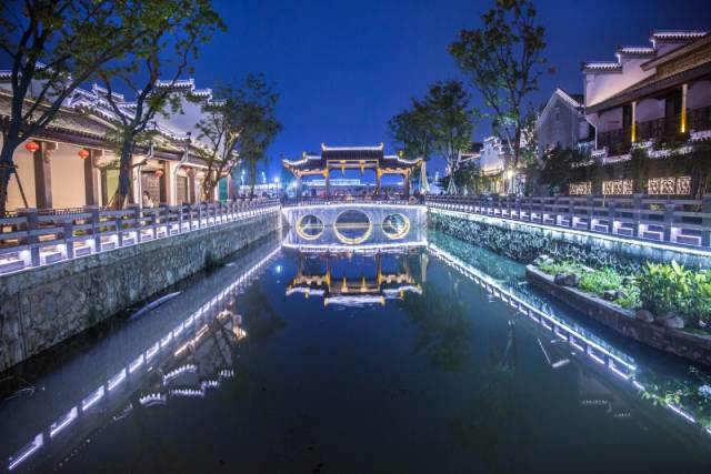 国内旅游又人造"千年古镇,全面仿古徽派建筑,你会去玩吗?