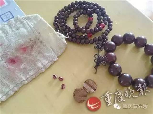 写着某珠宝品牌网络旗舰店隆重上线