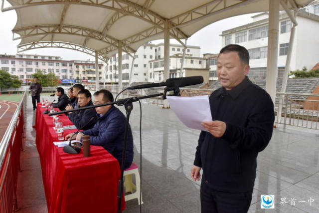 孙景海在讲话中指出,界首一中,界首中学按照市委,市政府决策集团化办