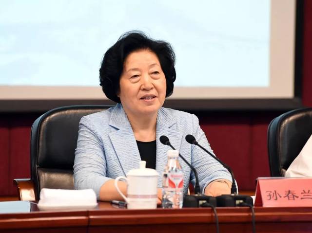 2003年起,先后任上海市委副书记