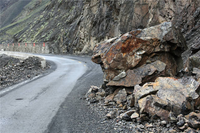 独库公路 老虎口路段