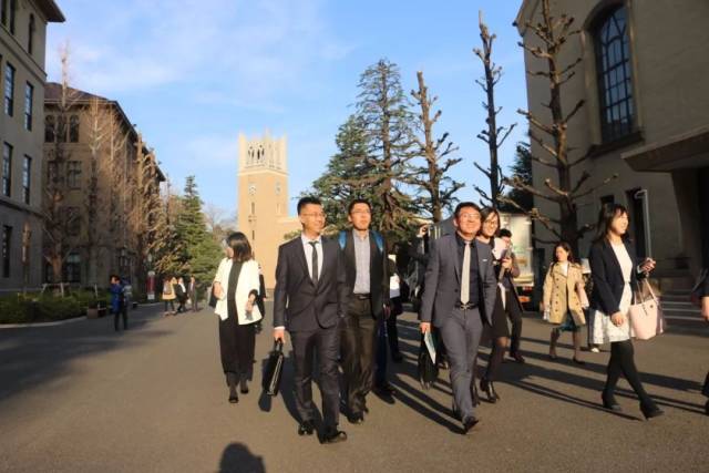 学员们听课后参观早稻田大学