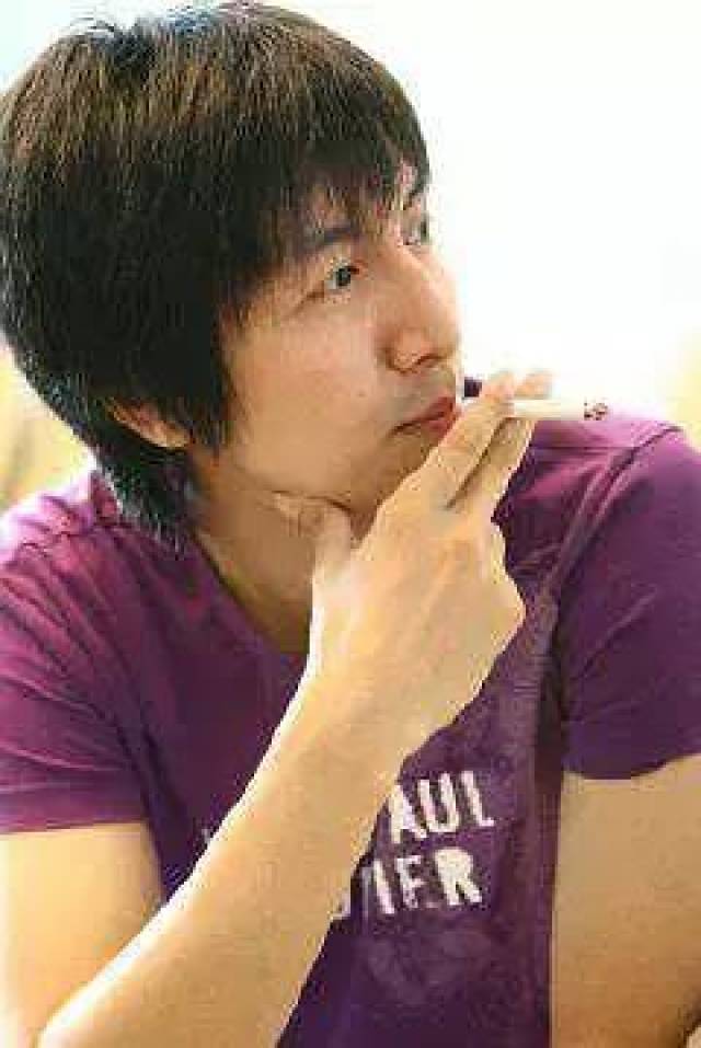 张鲁一疑似整容?抢走节目风头,暗戳戳秀恩爱的他,私下性格