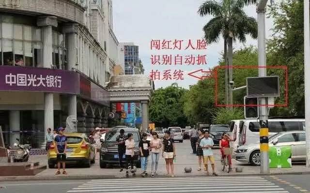 行人闯红灯,姓名照片身份证号当场曝光!这算侵犯隐私吗?交警回应…-晋城物流