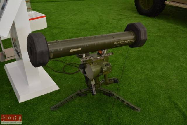 红箭-11轻型反坦克导弹发射器特写.