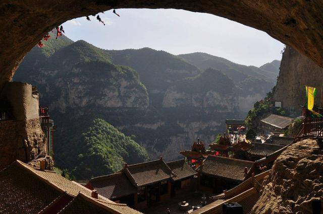 绵山风景名胜区,是aaaaa级旅游景区,山西省重点风景名胜区,