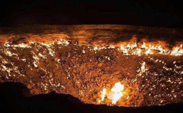 世界上最神秘的沙漠洞穴,大火燃烧44年从未熄灭,被称为地狱之门
