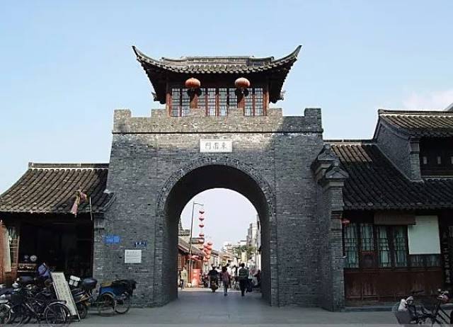 东圈门街以保存有大量明清古民居,尤其是盐商住宅著称,是扬州市保护