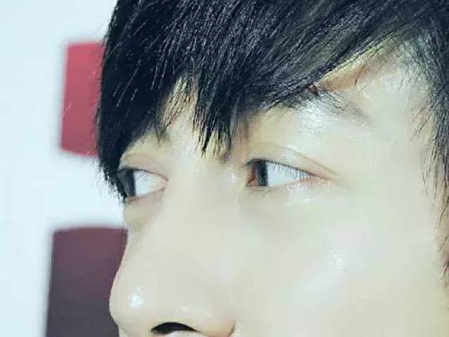 张鲁一疑似整容?抢走节目风头,暗戳戳秀恩爱的他,私下性格