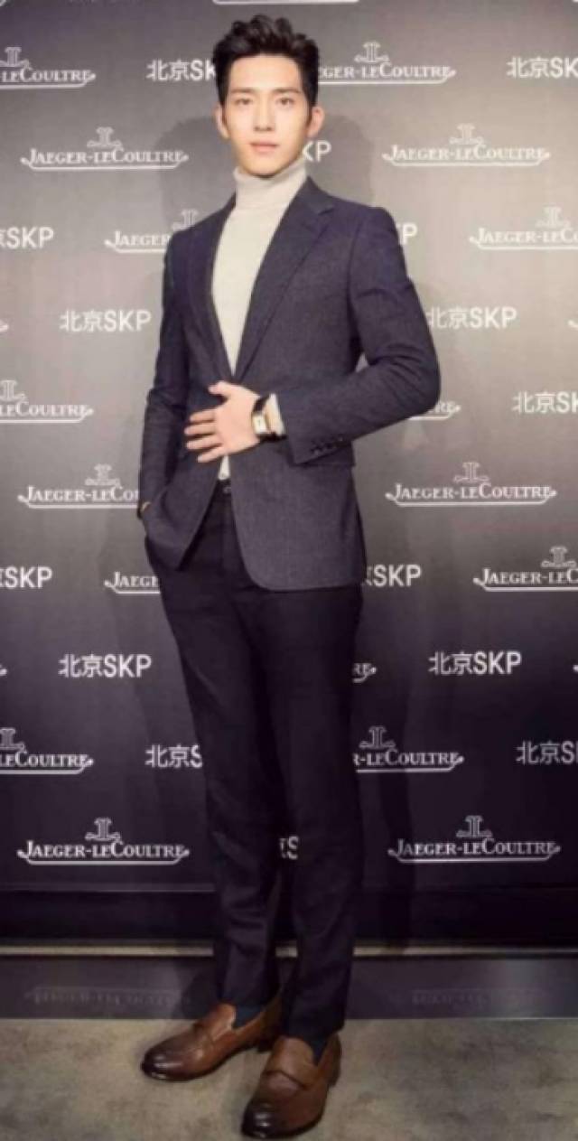 男士西装搭配高领毛衣到底有多帅?五位男明星告诉你答案