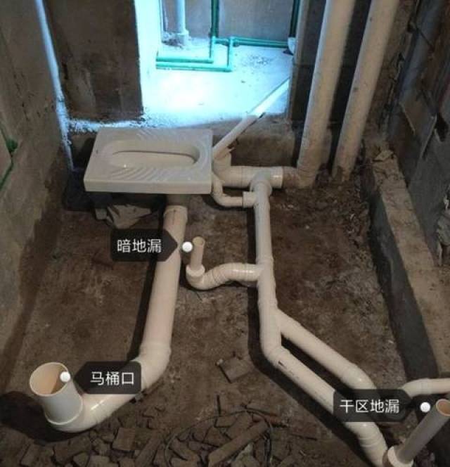 卫生间下水管道布置合理,有暗地漏
