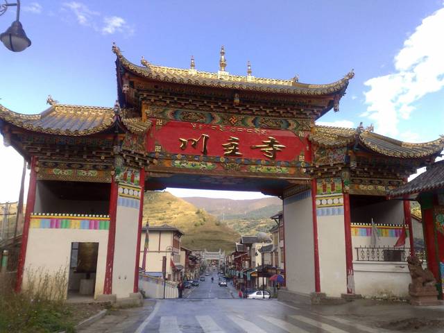 第二天:川主寺—九寨沟—川主寺 160km  餐:早餐,晚餐  住:川主寺