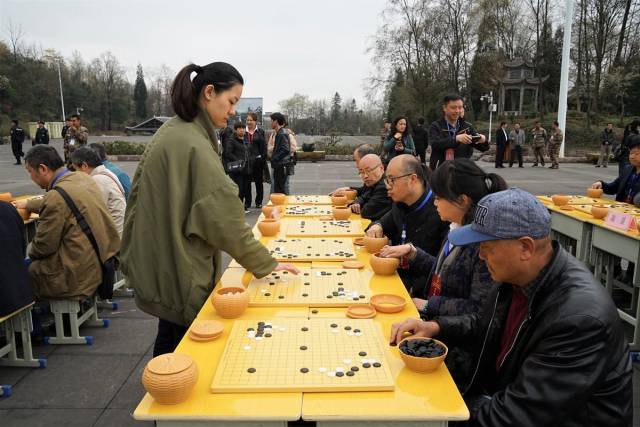 潘阳下指导棋