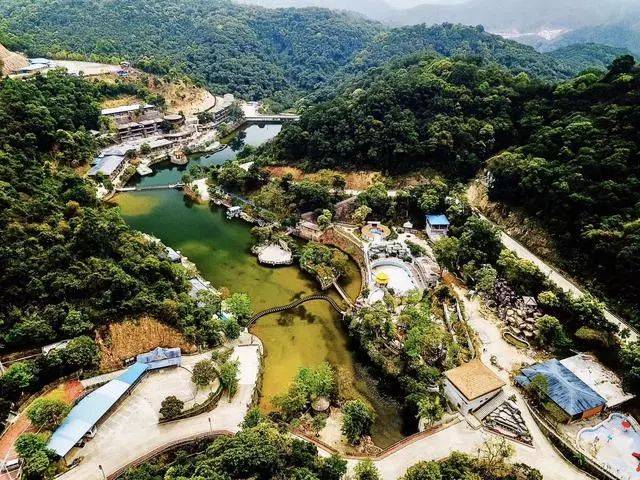 是集生态旅游,休闲度假,健身康体,山地与森林观光等多种功能于一体的