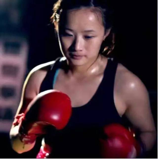 湖南妹子成亚洲女拳王,颜值超高获泰森青睐丨长沙客