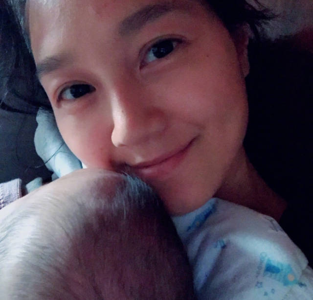 朱丹曾因坚持喂孩子母乳,痛到见通乳师第一句话就说:快救救我!