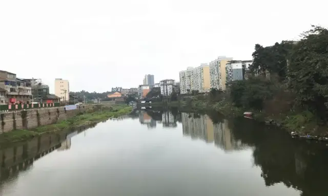 大多班车,都不需要买票. *观音镇与宜宾市区往来频繁