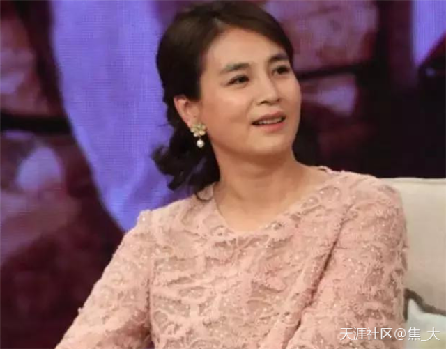 专心培养女儿,再也没有再婚 英达的堂弟英宁 如今赵明明已经48岁了