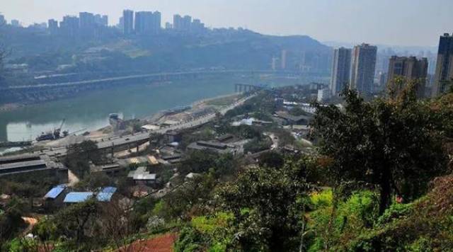 南岸区大石坝 南岸大石坝在弹子石附近,介于第五人民医院和重庆市第