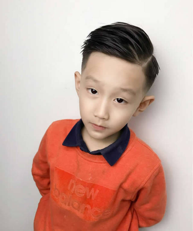 小男孩发型这样剪太帅了,妈妈们不妨带着自己的小宝贝去理发店试试咯