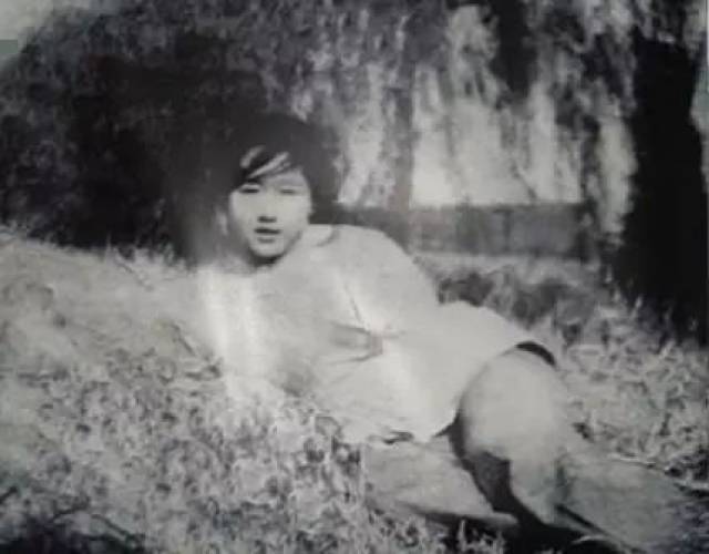 十八岁中国女兵惨死日军枪下,临死遗言想妈妈,死后被埋乱葬岗