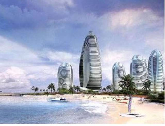 凤凰岛是在大海礁盘之中吹填出的人工岛,位于三亚市三亚湾度假区
