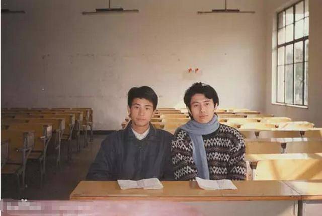 真的很好看了,五官都好端正,像日本的木村拓哉,又有点神似韩国的玄彬