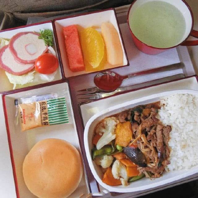 各国"飞机餐"大比拼,韩国的看着最有食欲,中国则差上一点点!