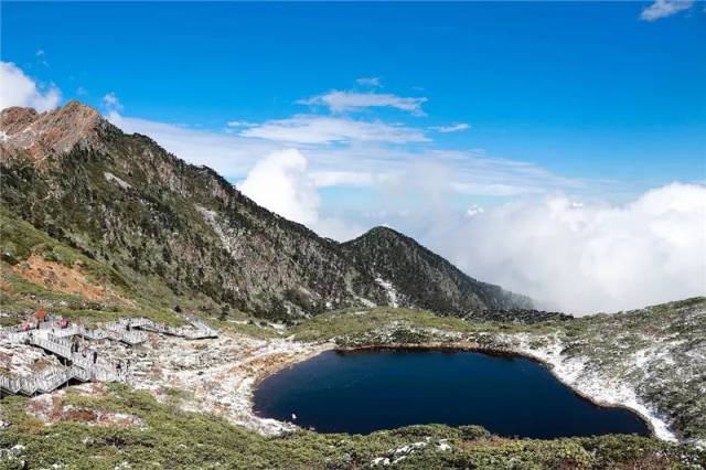 世界地质公园) 细心的你一定已经发现,石林国家地质公园和大理苍山