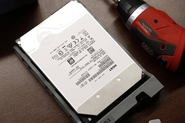 hgst 10tb nas机械硬盘打造大号移动硬盘