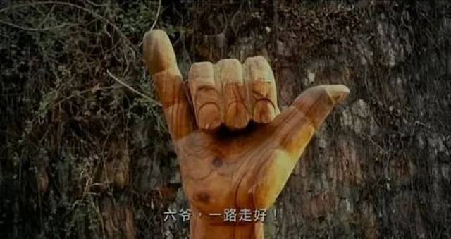 老用尺做一姿势,表示要责打他,他就跑出庙去.
