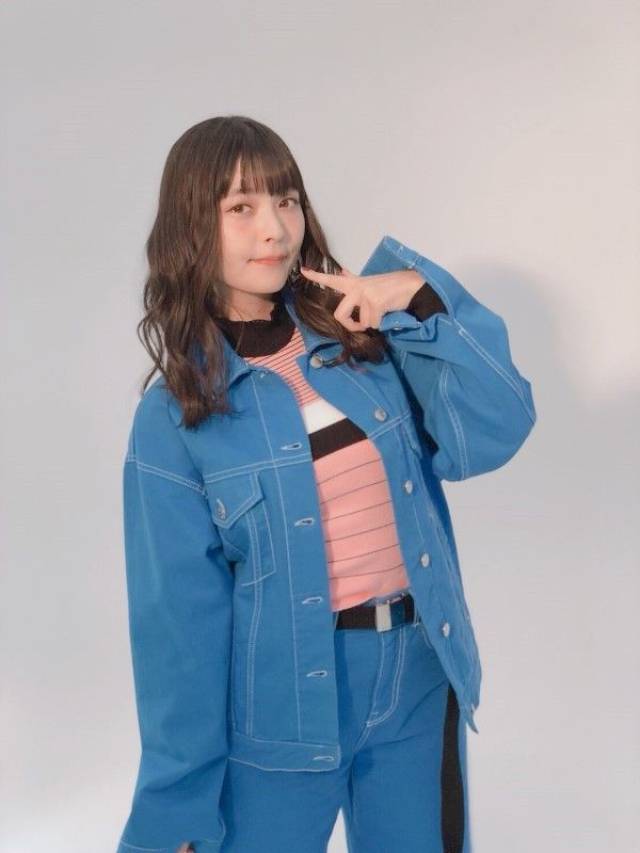 上坂堇杂志新图:纯白水手服 紧致凹凸肉感十足