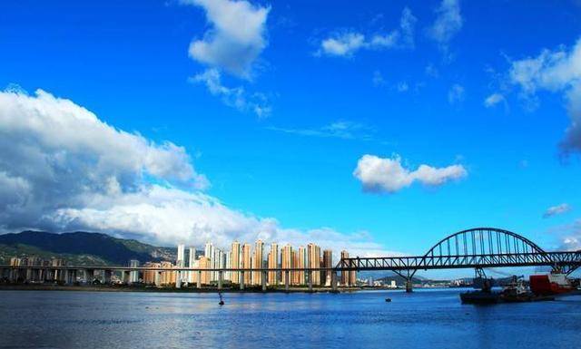 连江gdp_寒雨连江夜入吴(3)