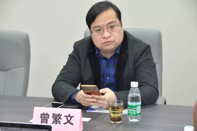 曾繁文介绍了人民大学产业研究院在近些年取得的成绩,表示将以开放