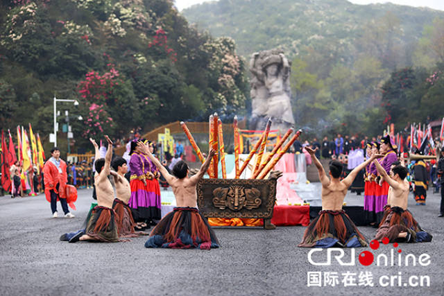 贵州百里杜鹃举行神秘的彝族祭花神仪式