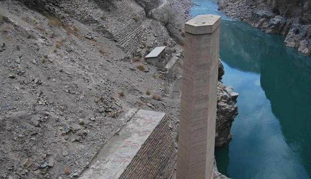 川藏线上怒江大桥严禁拍照,矗立的桥墩是一个鲜活的生命!