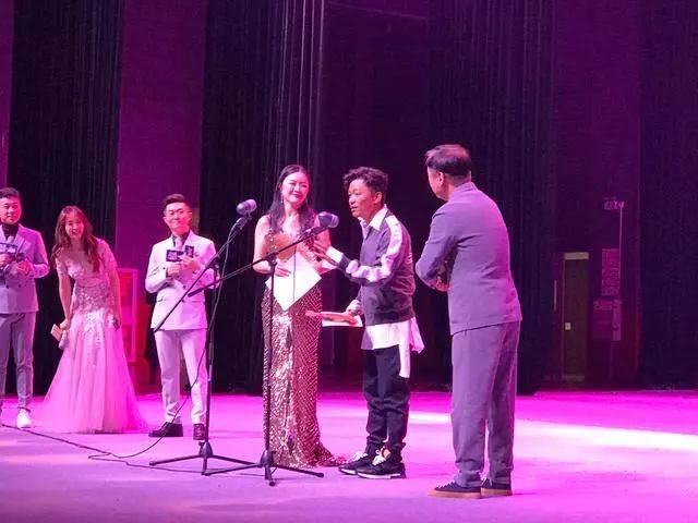 《逐梦演艺圈》美梦毕志飞,还做着香港电影节的导演(然后入了每日搞笑戛纳电影睇全相迅雷下载下载图片