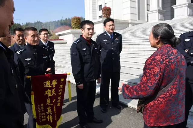 从信访到赠旗感谢,上饶德兴公安真情为民,廿四年心结终解开