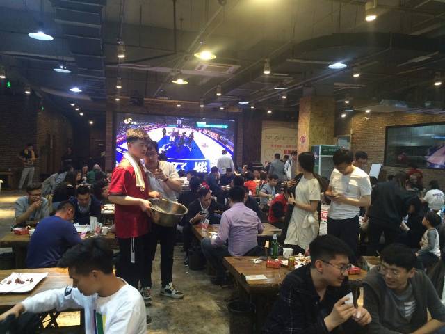 你们知道吗,老金烧烤的老板并不姓金,是他奶奶姓金!